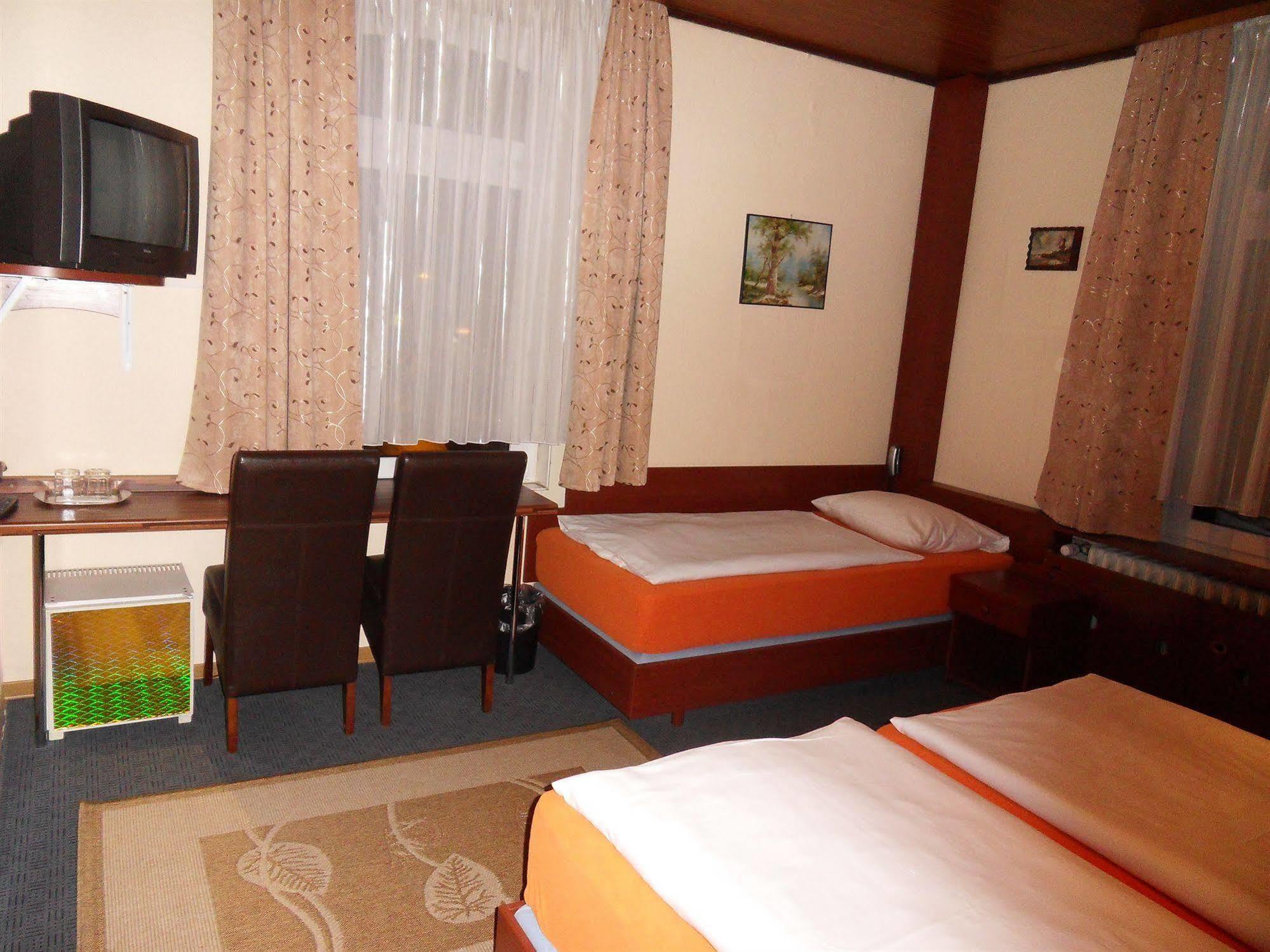 Zum Adler Hotel 2*